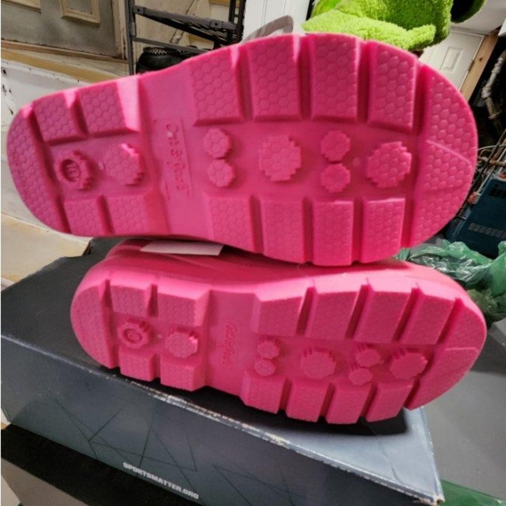 Brand new cat and Jack Girls pink snow boots size 10 - Picture 2 of 8